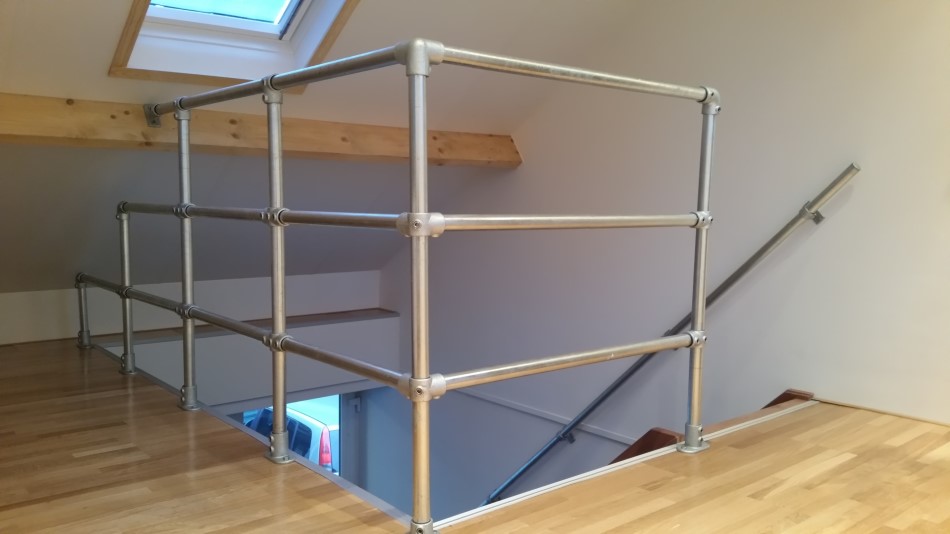 DIY: Treppenhandlauf aus Stahlrohren bauen
